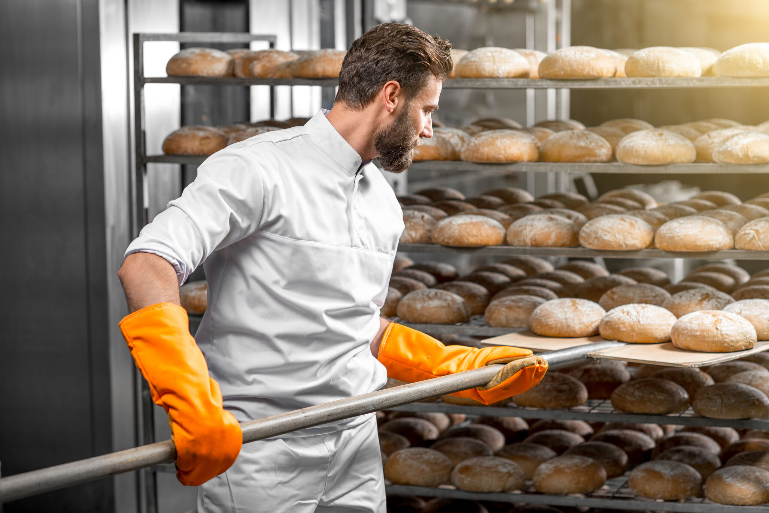 Beyond Clean: The Role of Baking Pan Cleanliness in Baking Mastery
